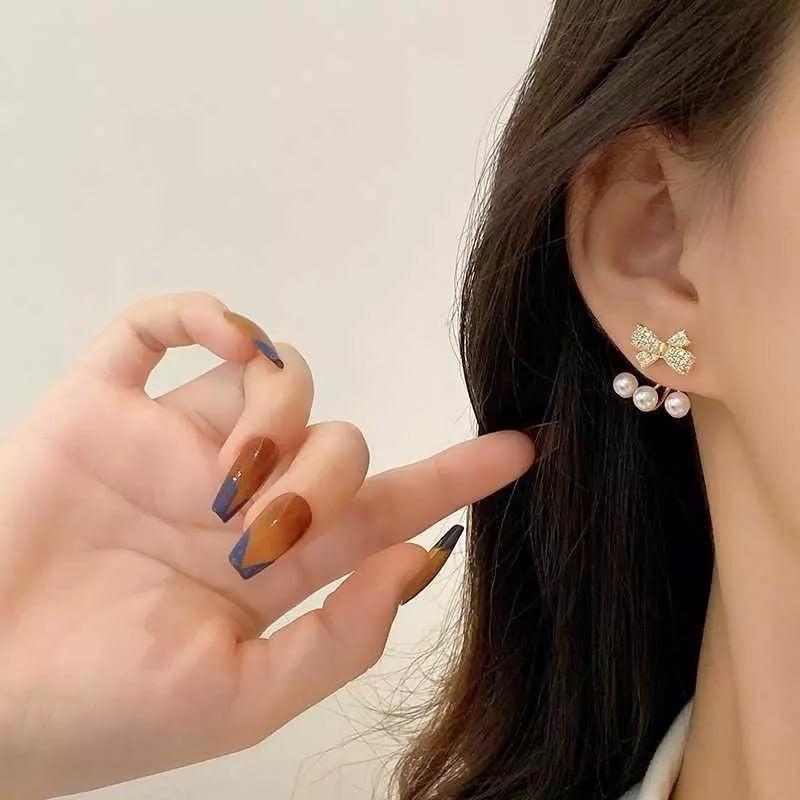 ChicKnot – Gold Sparkle Studs